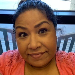 Meet your Posher, Elisa